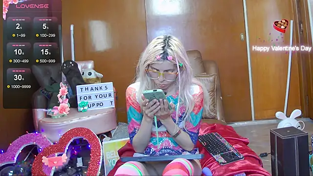 Snapshot of Skinygirl chatting on December 2024 02:42:01 AM Skinygirl online show from December 2024 02:42:01 AM