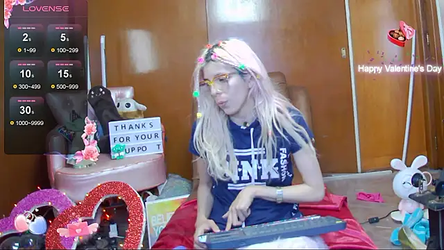 Snapshot of Skinygirl chatting on December 2024 12:30:01 AM Skinygirl online show from December 2024 12:30:01 AM