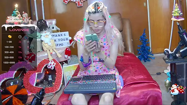 Snapshot of Skinygirl chatting on December 2024 01:47:02 AM Skinygirl online show from December 2024 01:47:02 AM