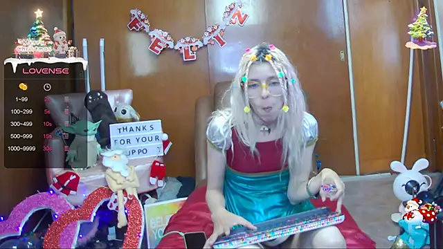 Snapshot of Skinygirl chatting on December 2024 11:32:01 PM Skinygirl online show from December 2024 11:32:01 PM
