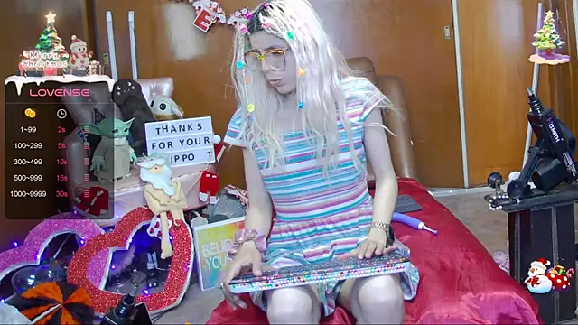 Snapshot of Skinygirl chatting on December 2024 01:34:02 AM Skinygirl online show from December 2024 01:34:02 AM
