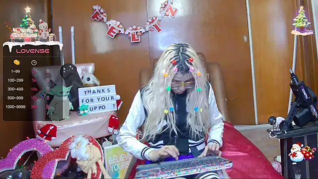 Snapshot of Skinygirl chatting on December 2024 10:14:02 PM Skinygirl online show from December 2024 10:14:02 PM