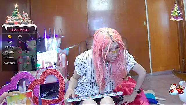 Snapshot of Skinygirl chatting on January 2025 01:36:02 AM Skinygirl online show from January 2025 01:36:02 AM