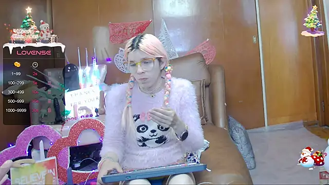 Snapshot of Skinygirl chatting on February 2025 11:59:01 PM Skinygirl online show from February 2025 11:59:01 PM