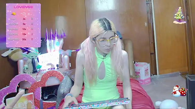 Snapshot of Skinygirl chatting on March 2025 12:49:02 AM Skinygirl online show from March 2025 12:49:02 AM