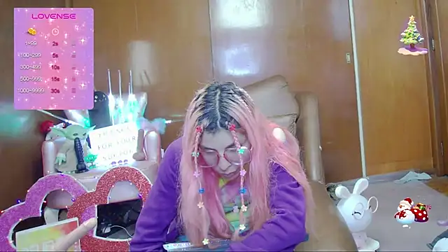 Snapshot of Skinygirl chatting on October 2025 01:37:01 AM Skinygirl online show from October 2025 01:37:01 AM