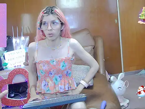Snapshot of Skinygirl chatting on October 2025 12:35:02 AM Skinygirl online show from October 2025 12:35:02 AM