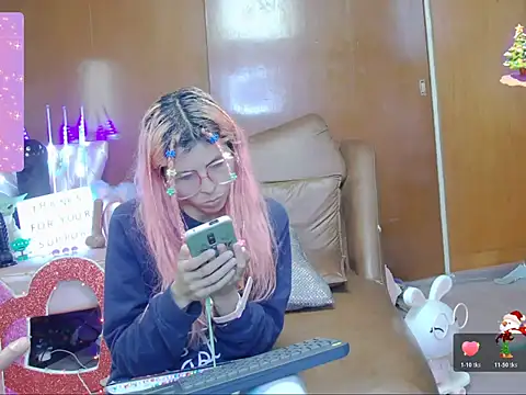 Snapshot of Skinygirl chatting on October 2025 02:01:02 AM Skinygirl online show from October 2025 02:01:02 AM