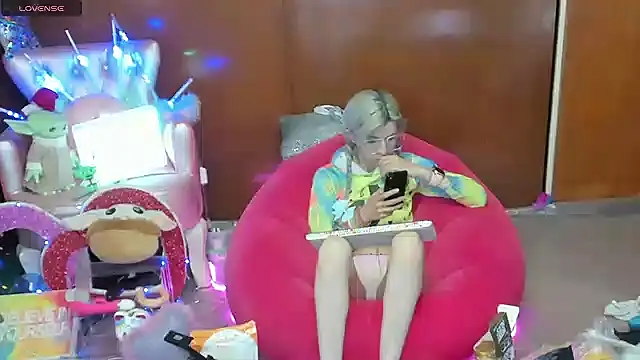 Skinygirl online show from May 2026 11:10:02 PM