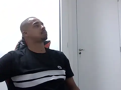 Juninho10c online show from November 2025 12:43:02 AM