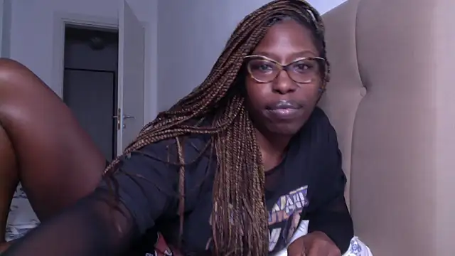 Snapshot of MadamIndigo chatting on February 2025 12:30:02 AM MadamIndigo online show from February 2025 12:30:02 AM