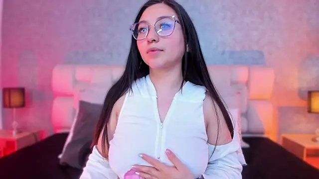 lucy neil online show from February 2025 07:07:01 PM