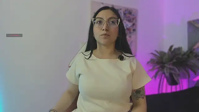 lucy neil online show from November 2025 02:32:02 AM