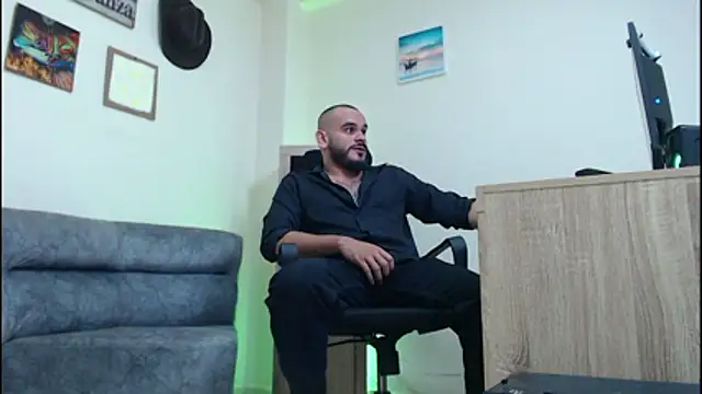 Snapshot of cowboyht chatting on April 2026 06:36:02 AM cowboyht online show from April 2026 06:36:02 AM