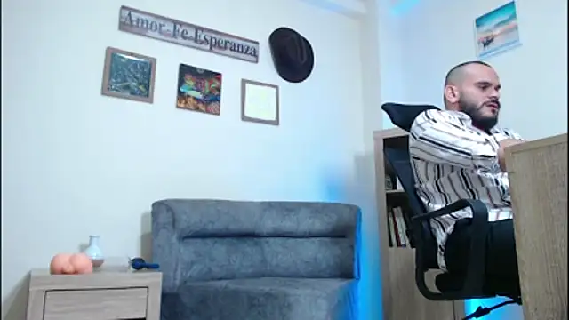 Snapshot of cowboyht chatting on April 2026 04:40:01 AM cowboyht online show from April 2026 04:40:01 AM