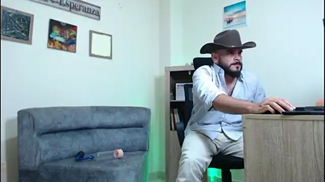 Snapshot of cowboyht chatting on April 2026 06:39:01 AM cowboyht online show from April 2026 06:39:01 AM