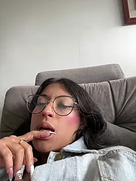 vaness weet online show from January 2025 07:16:02 PM