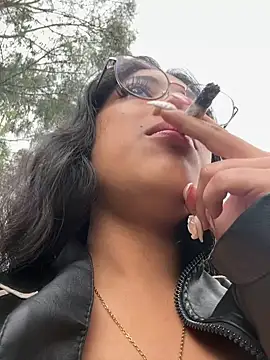 vaness weet online show from February 2025 01:30:02 PM