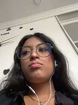 vaness weet online show from March 2025 08:11:02 PM