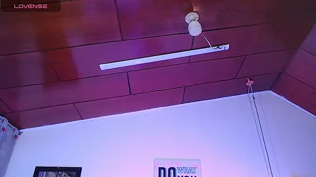 vaness weet online show from March 2025 11:07:01 PM