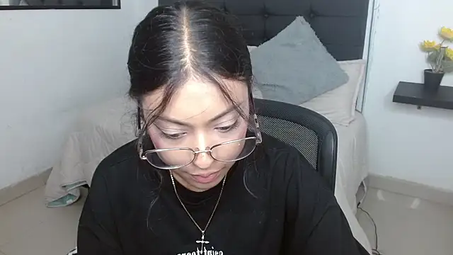 vaness weet online show from November 2025 07:43:01 PM