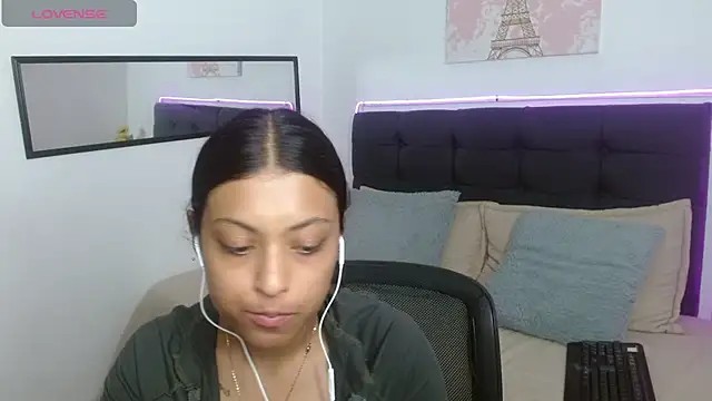 vaness weet online show from July 2026 06:58:02 PM