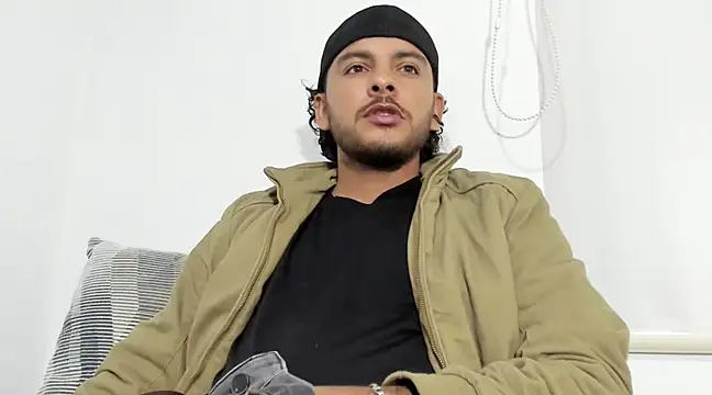 tuyo1995 online show from March 2025 09:38:01 PM