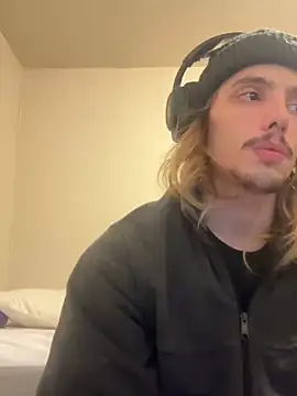 Snapshot of trippyski chatting on February 2025 04:57:01 AM trippyski online show from February 2025 04:57:01 AM