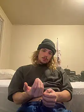 Snapshot of trippyski chatting on February 2025 05:05:02 AM trippyski online show from February 2025 05:05:02 AM