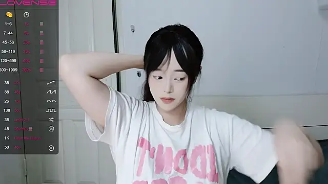 QiuPeiPeimmm online show from October 2025 01:09:02 PM