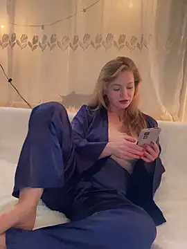 Lady  Maria online show from December 2025 03:51:01 PM