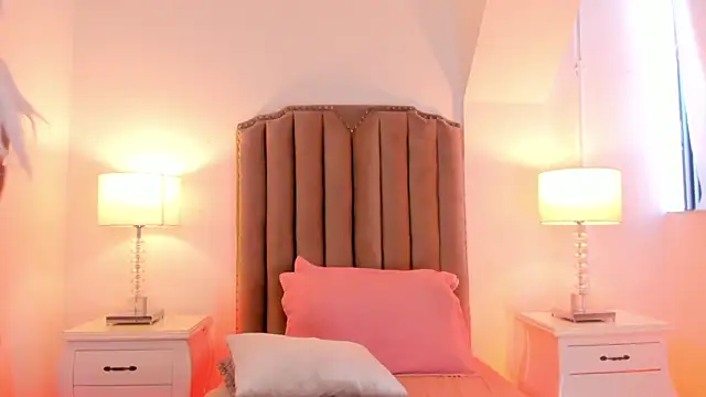 Snapshot of Emma_Torres__ chatting on January 2025 03:27:01 PM Emma Torres online show from January 2025 03:27:01 PM