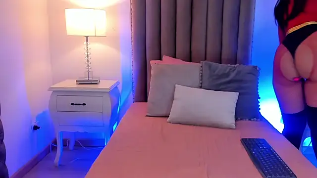 Snapshot of Emma_Torres__ chatting on January 2025 12:00:01 PM Emma Torres online show from January 2025 12:00:01 PM