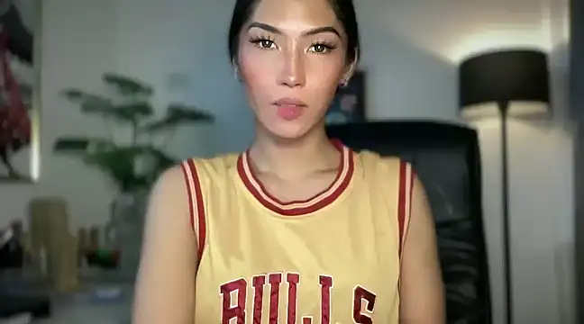 Snapshot of Bella_Gordon chatting on February 2025 02:15:02 PM Bella Gordon online show from February 2025 02:15:02 PM