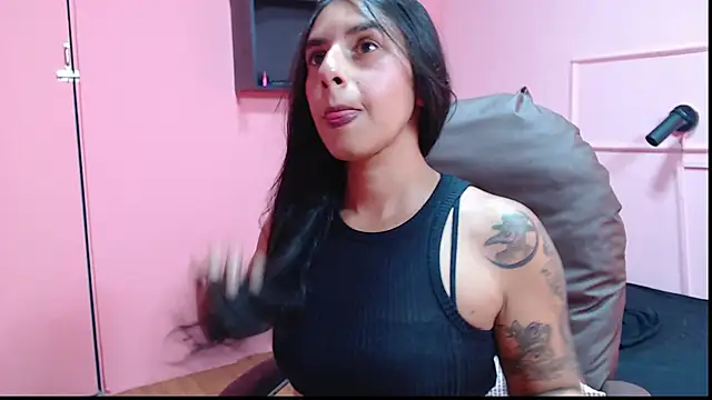 Snapshot of Desipleasure chatting on February 2025 08:21:01 PM Desipleasure online show from February 2025 08:21:01 PM
