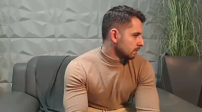 Snapshot of Antoniodiamond chatting on December 2024 09:02:01 PM Antoniodiamond online show from December 2024 09:02:01 PM