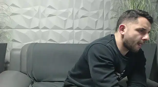 Snapshot of Antoniodiamond chatting on January 2025 08:07:01 PM Antoniodiamond online show from January 2025 08:07:01 PM