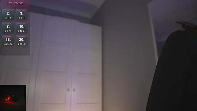 Snapshot of -JuicyMolly- chatting on November 2025 05:15:02 PM -JuicyMolly- online show from November 2025 05:15:02 PM