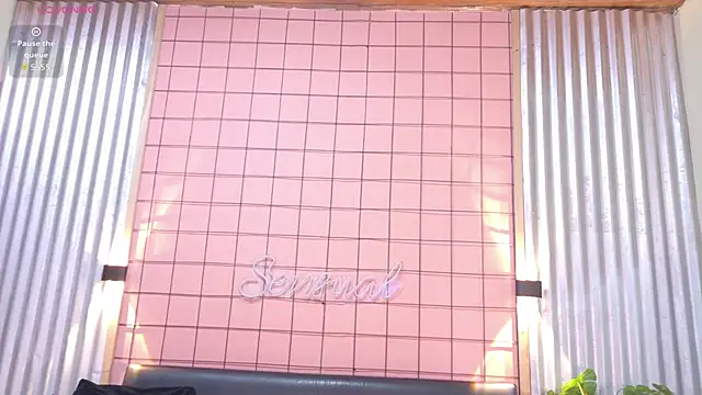 Snapshot of mensia_hernandz chatting on April 2026 01:30:01 PM mensia hernandz online show from April 2026 01:30:01 PM