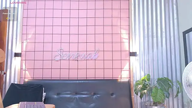 Snapshot of mensia_hernandz chatting on April 2026 01:34:01 PM mensia hernandz online show from April 2026 01:34:01 PM