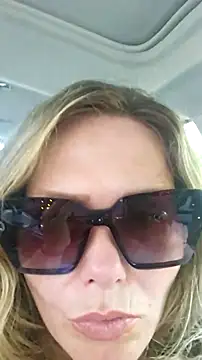 hollyg221 online show from June 2026 09:05:02 PM