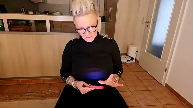 German Milf online show from January 2025 02:25:01 PM