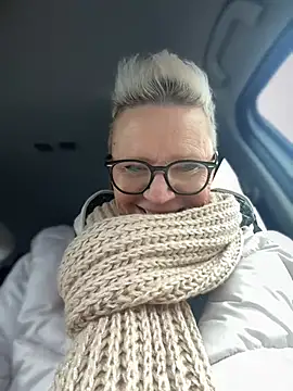 German Milf online show from January 2025 01:11:01 PM