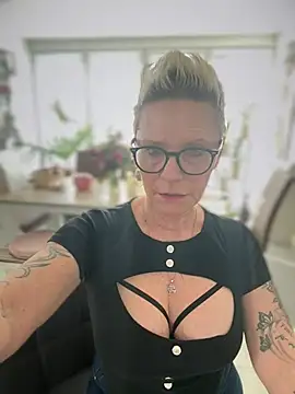 German Milf online show from February 2025 01:32:01 PM