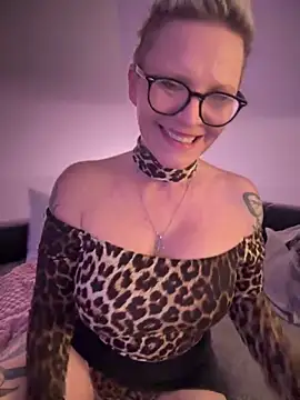 German Milf online show from February 2025 06:15:02 PM