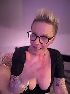 German Milf online show from February 2025 02:06:02 PM