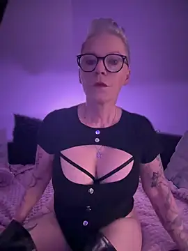 German Milf online show from February 2025 06:31:01 PM