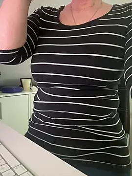 German Milf online show from February 2025 10:20:02 AM