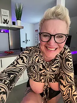 German Milf online show from March 2025 06:31:01 PM