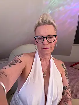 German Milf online show from March 2026 01:00:02 PM